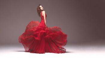 Červené svatební šaty: 70+ perfektně světlé a bezkonkurenční obrázky