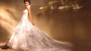 Exkluzivní krajkové svatební šaty: Novinky, nápady na svatební fotografie a 75 bezchybných šatů na fotografii