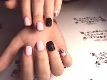 Černá a růžová manikúra: Živé příklady krásného umění nail