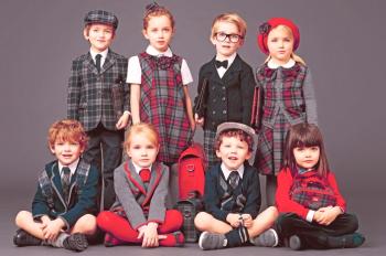 Školní uniforma v kleci pro dívky a chlapce ve školním roce 2018-2019